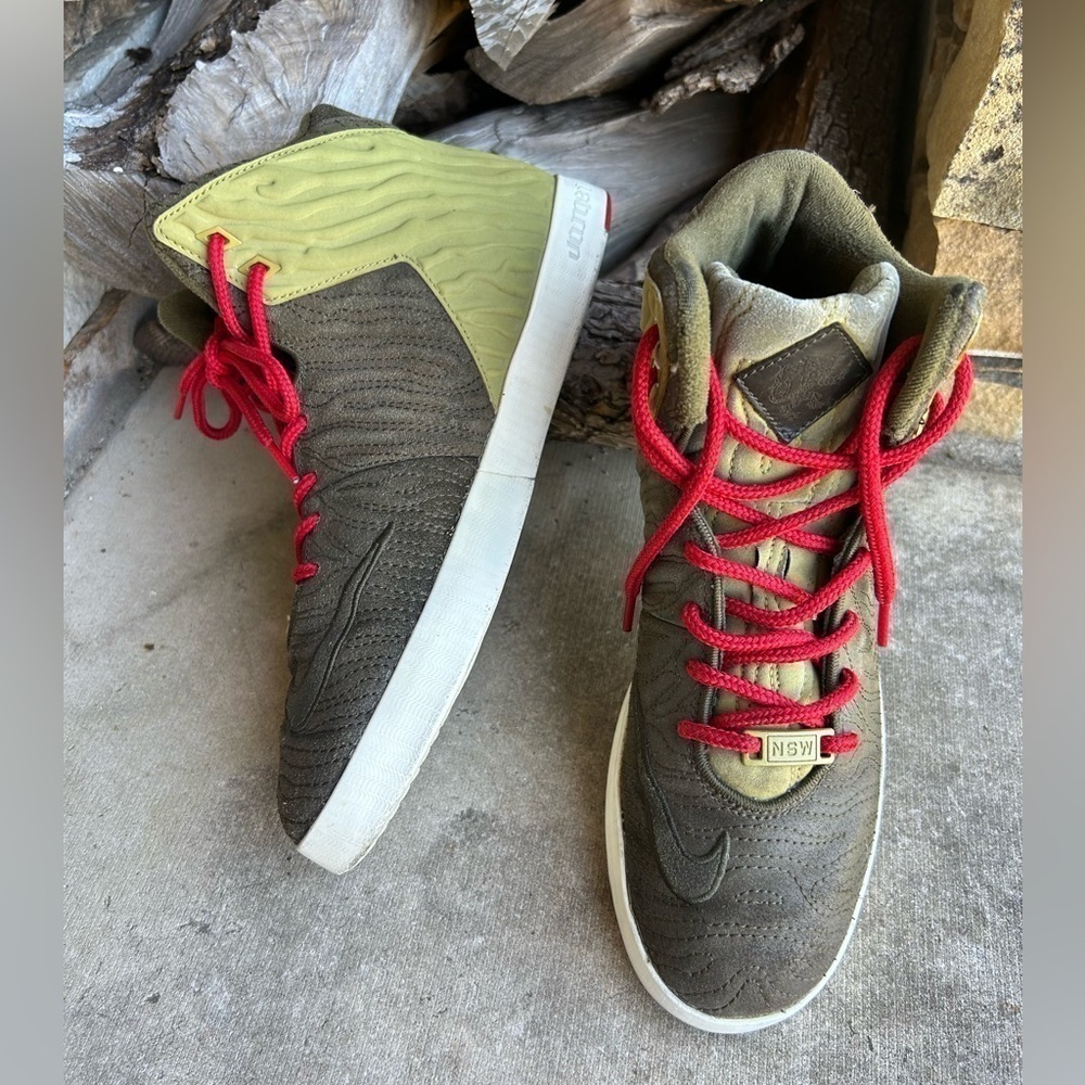 Nike LeBron XI Lifestyle hitop Olive/green red shoe laces mens sneakers Sz-8.5 G